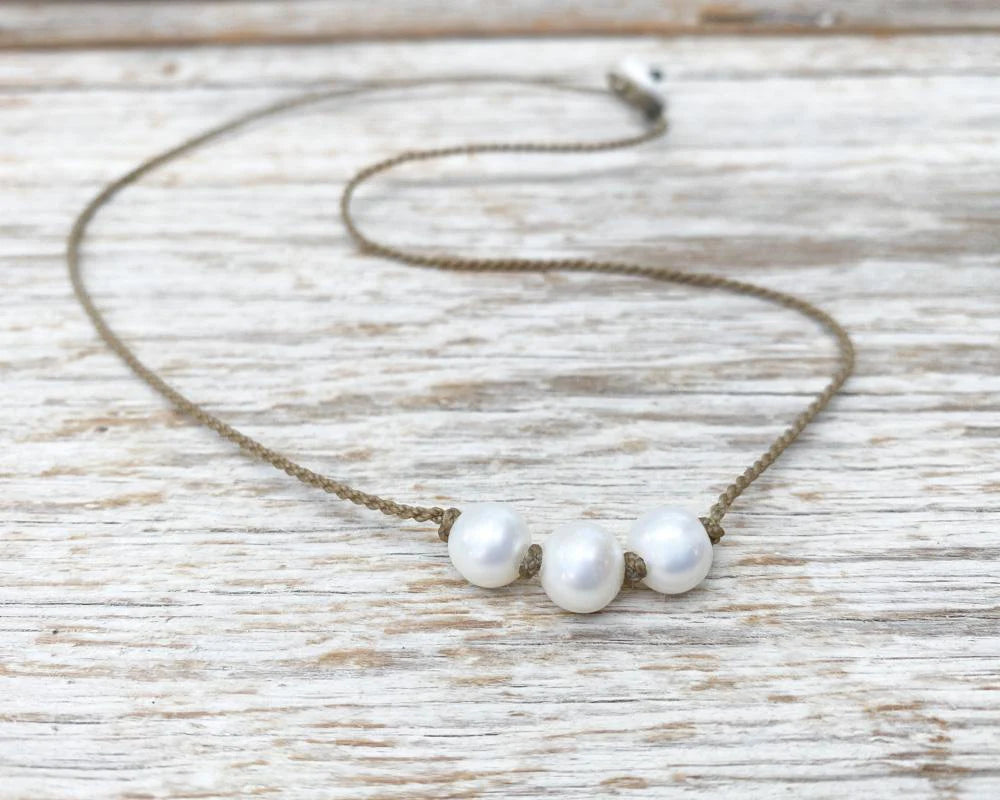 TRIPLE KNOTTED NECKLACE - WHITE PEARL MEDIUM