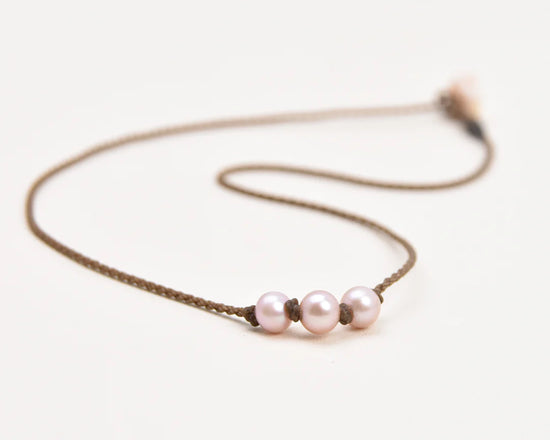 TRIPLE KNOTTED NECKLACE - BLUSH PEARL ROUND MEDIUM