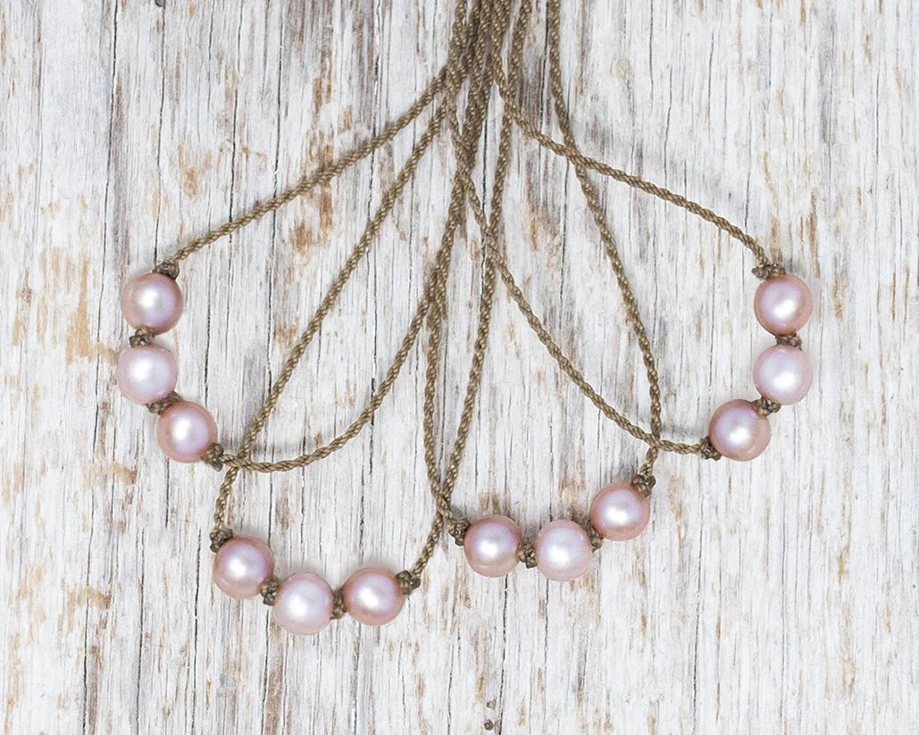 TRIPLE KNOTTED NECKLACE - BLUSH PEARL ROUND MEDIUM