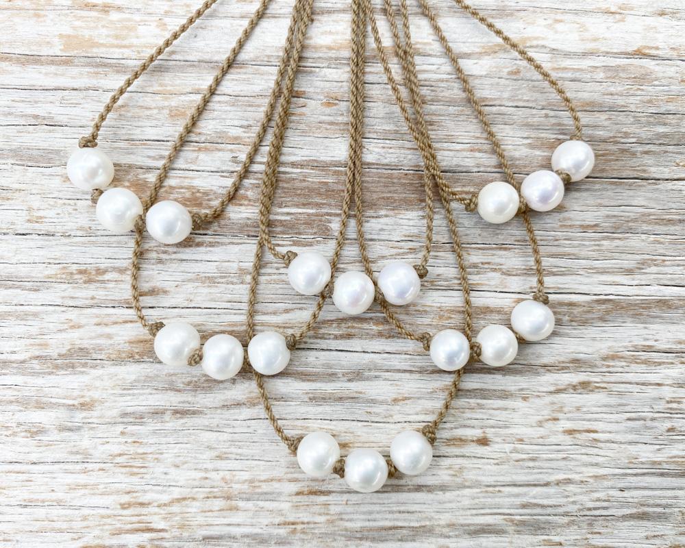 TRIPLE KNOTTED NECKLACE - WHITE PEARL MEDIUM